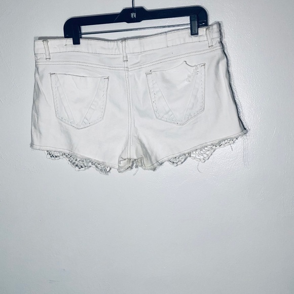 Rue21 White Short Shorts - Picture 4 of 4